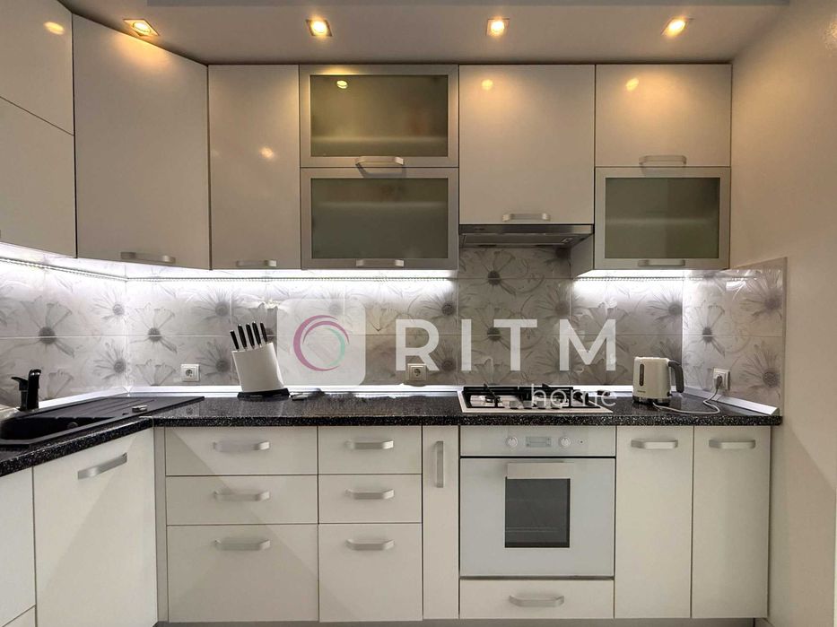 Оренда 2-кімнатна квартира з дизайнерським ремонтом + власний гараж