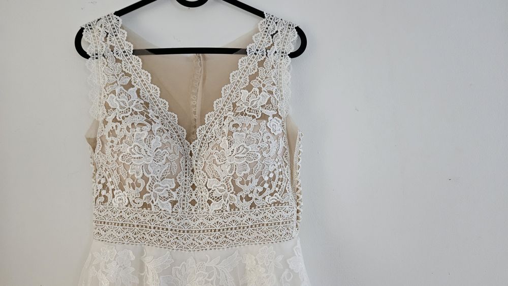 Suknia ślubna, koronka