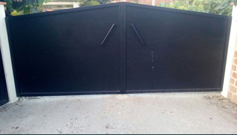 Trabalho de serralheira, portões gradeamentos