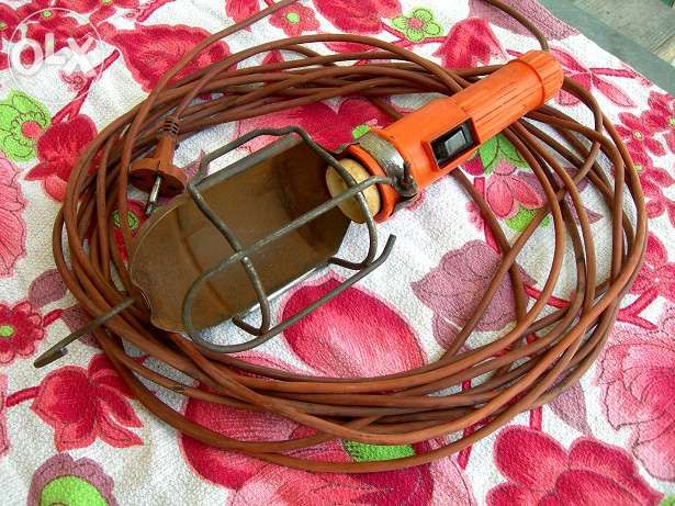 Gambiarra eléctrica laranja