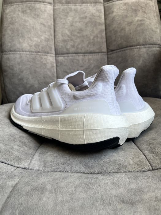 ОРИГІНАЛ!!! Кросівки Adidas Ultra boost light GY9350 42р