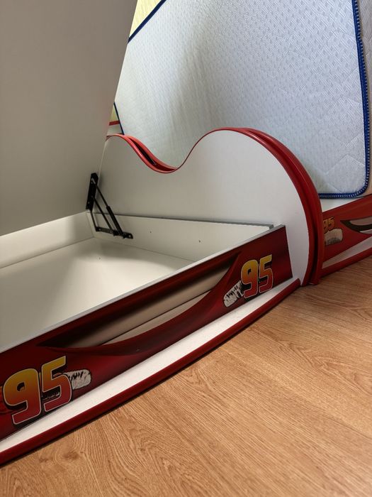 Дитячі ліжка-машинки