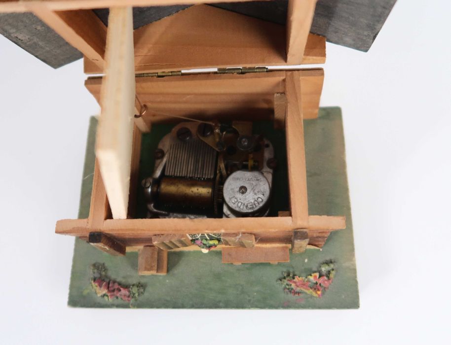 Caixa de música Swiss Chalet 1962