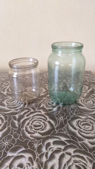 Продам банки 20 шт- 1 л и 20шт-05л в хорошем состоянии