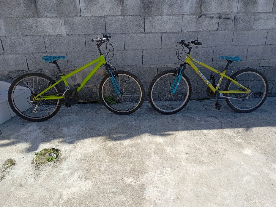 Duas bicicletas junior