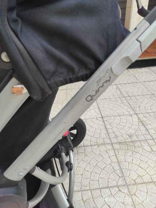 Carrinho de bebé, alcofa e muda fraldas