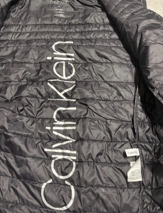 Calvin Klein - Casaco preto acolcoado