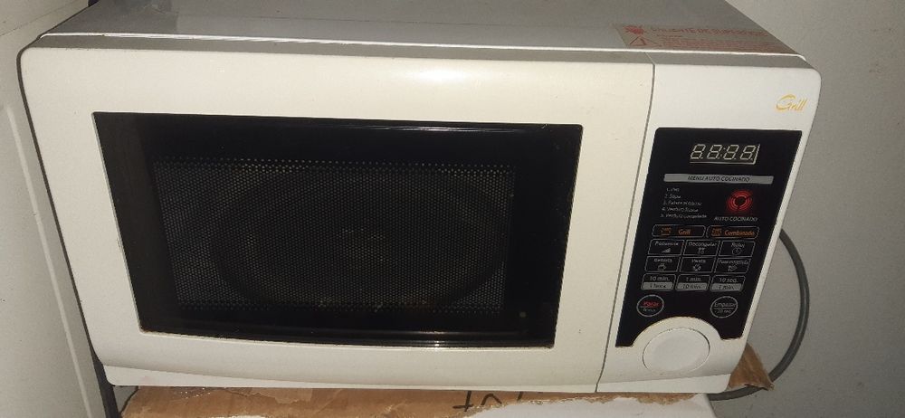 Microondas com grill digital