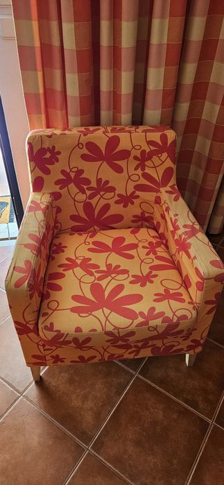 Cadeirão cor de laranja