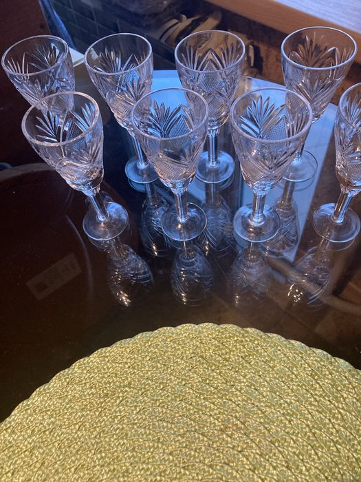 Хрустальные рюмки ( водка ,ликер, коньяк) на ножке