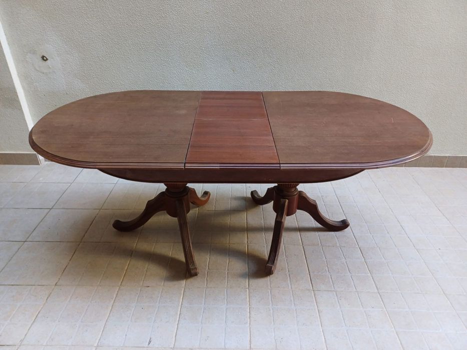 Mesa de jantar / sala oval extensível