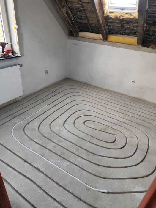 Frezowanie pod ogrzewanie podłogowe oraz montaż ogrzewania podłogowego