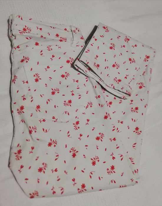 Spodnie stretch białe w kwiaty r. 36/38