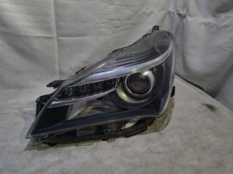 Lampa lewa Toyota Yaris III 3 15-18r LED Drl Europa reflektor przedni lewy