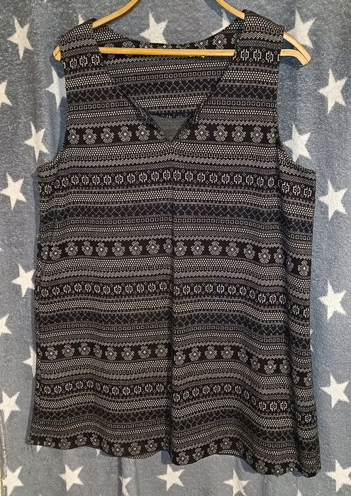 Продам женские платья 50-54