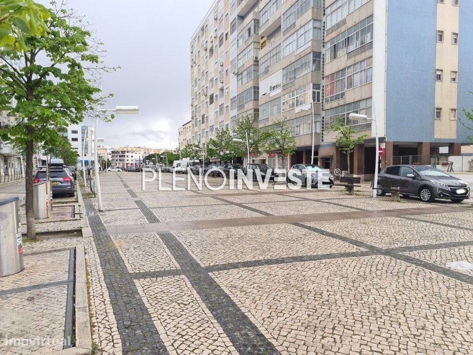 Apartamento T2 com Quintal no Laranjeiro