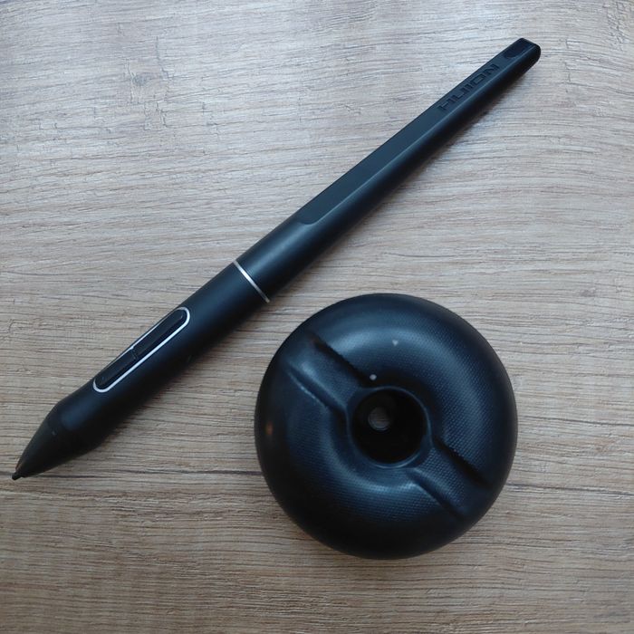 Tablet graficzny Huion Kamvas 22 – stan idealny, jak nowy