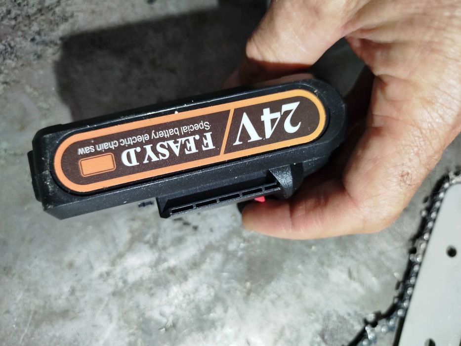 Акумуляторна ланцюгова пила сучкоріз 4 дюйма 24V для обрізання дерев
