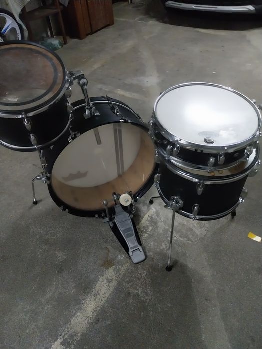 Vendo bateria impecável