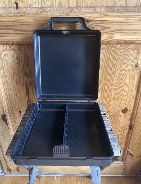 Sprzedam box do kaset magnetofonowych.