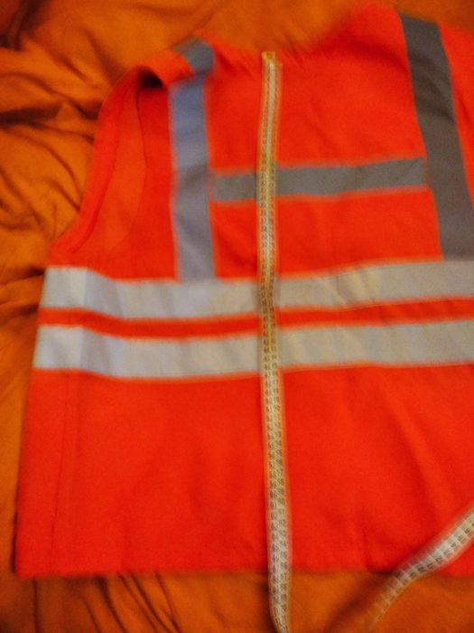 Жилет сигнапьний,грета 56-58,3-4