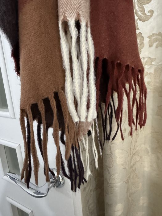 Теплий шарф у клітинку