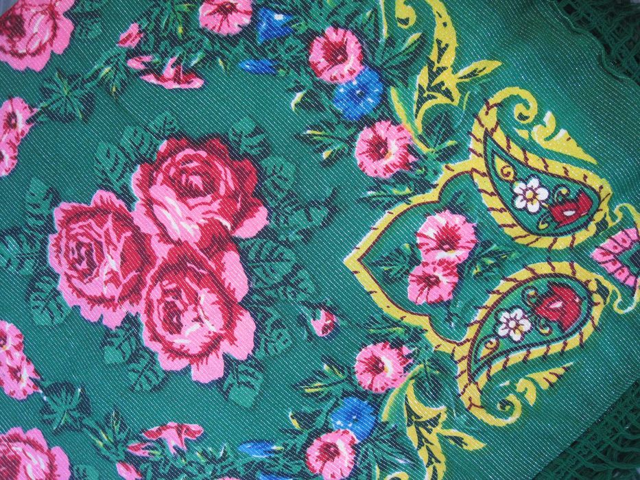 Хустка шерстяна велика з китицями часів СРСР