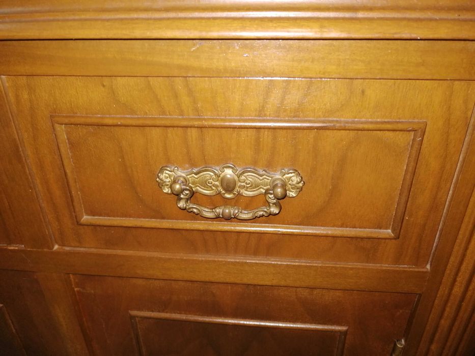 aparador em madeira (1)