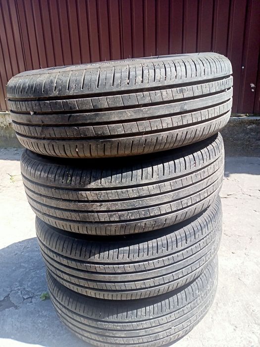 Продам колеса в сборе на литых дисках  R14 разболтовка ( 4*98-4*100 )Вылет ET35 мм DIA 67.1 mm