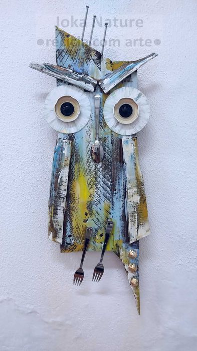 Peça em madeira 100% artesanal e materiais reciclados (83x33cm)