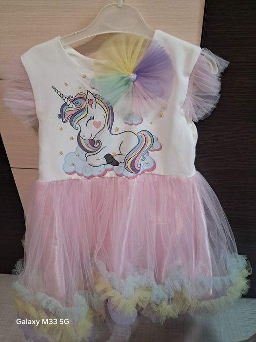 Новое платье на девочку 4-5 лет. с единорогом.