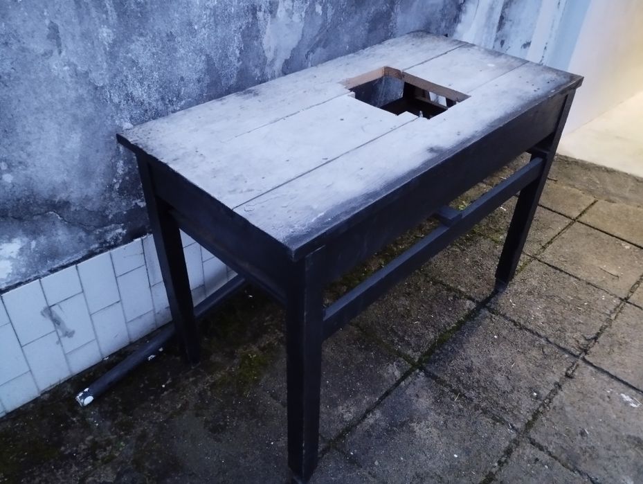 Ofereço: Mesa de cozinha