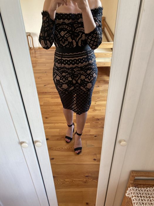 Elegancka koronkowa sukienka