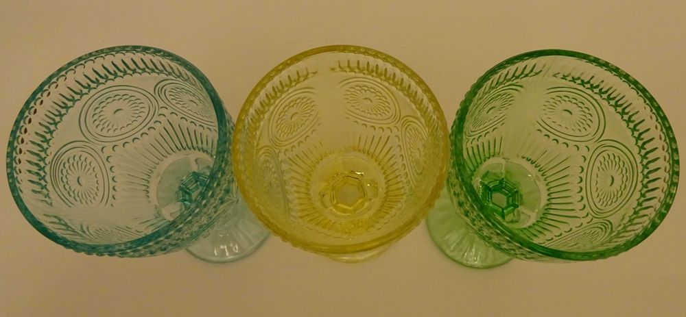 Zestaw szklanych wielobarwnych kieliszków 3 szt, pucharki, kielichy