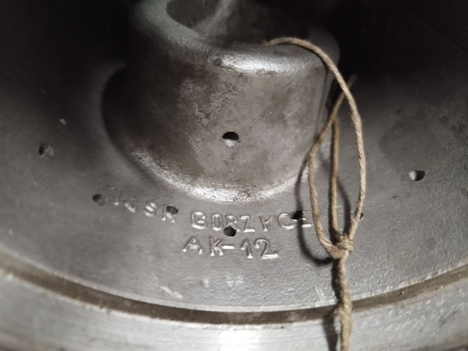 Stary duży tłok  18 cm dla fana motoryzacji