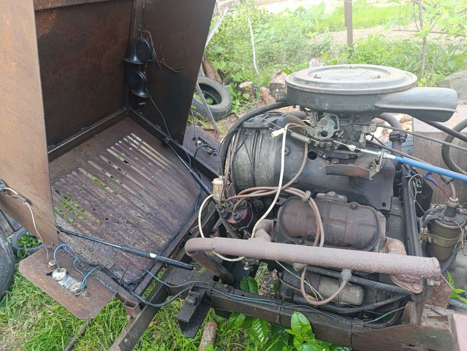 Трактор самоклеп