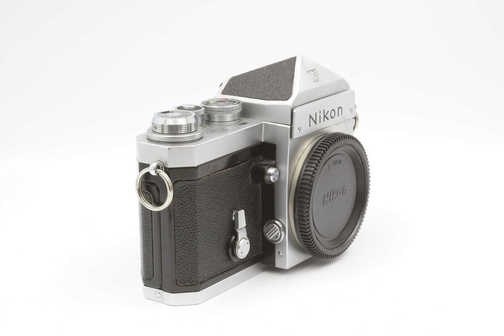 Nikon F body з класичною призмою