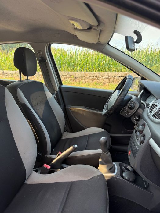 Carro Renault Clio
