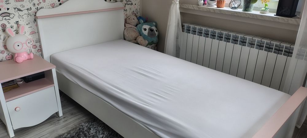 Łóżko młodzieżowe i szafka nocna