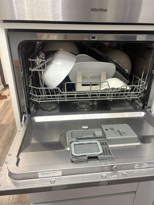 Посудомийна машина компактна  Midea MCFD55320S-C.