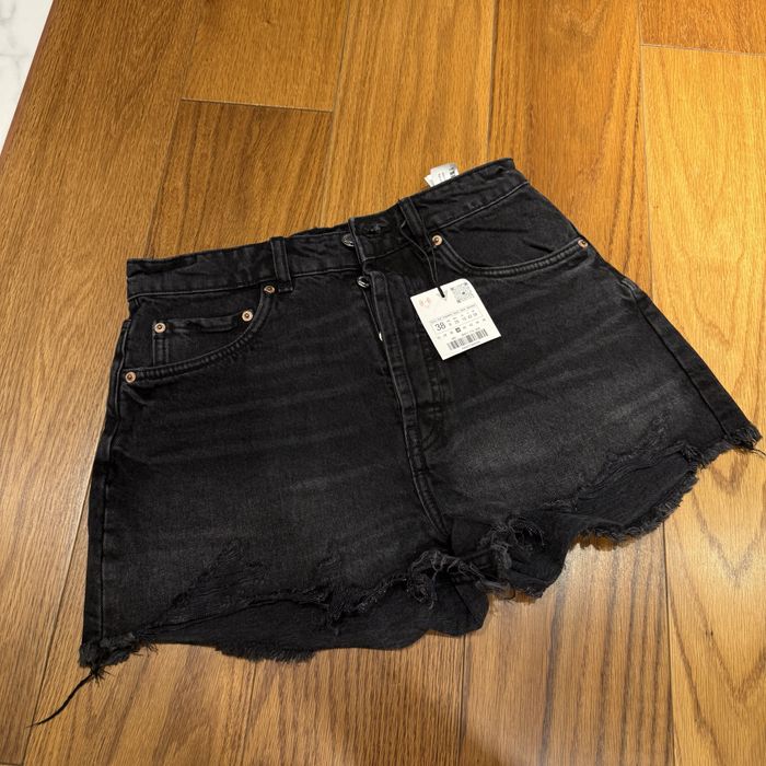 Шорты Zara 34,38, с высокой посадкой черные в стразах