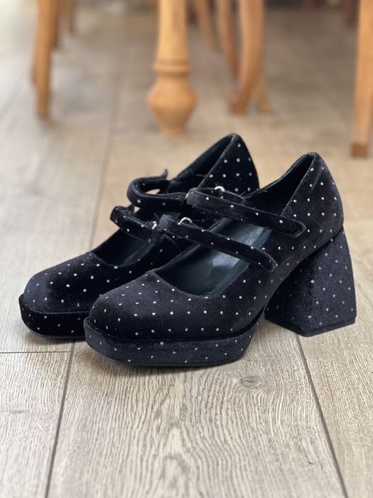 Оксамитові туфлі