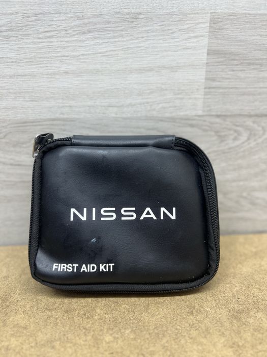 Оригінальна аптечка Nissan Rogue t33 21-26