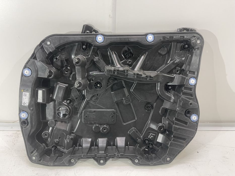 Склопідйомник BMW G05