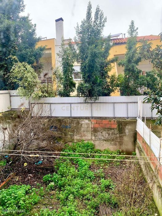 Apartamento T3 cave com logradouro totalmente remodelado — Corroios, Setúbal
