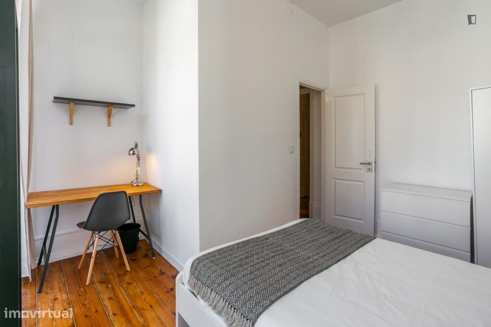 Quarto - localizado em Santos Lisbon