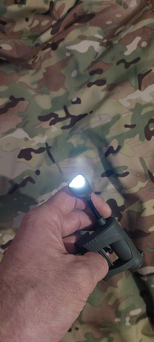 Тактический фонарик на шлем