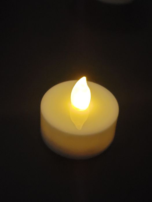 Bonecos de neve  e árvore de Natal com iluminação