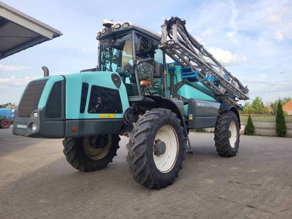 Berthoud Raptor 4240  Opryskiwacz samojezdny Berthoud Raptor 4240 36 m GPS Dystans Control
