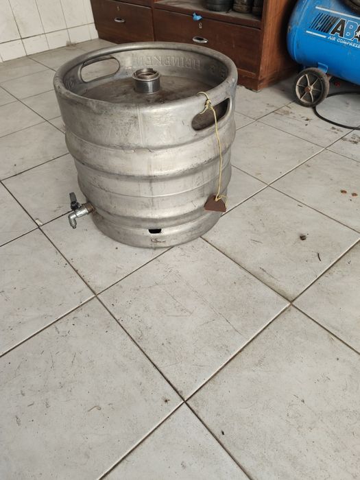 Barril de vinho com torneira
